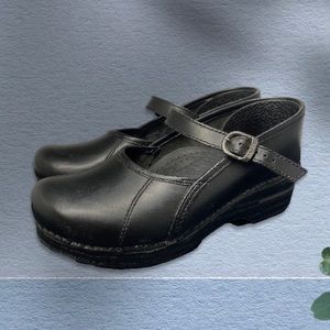 SOLD Dansko Marcelle Mary Jane Clogs 38 Black Leather Confort Shoes